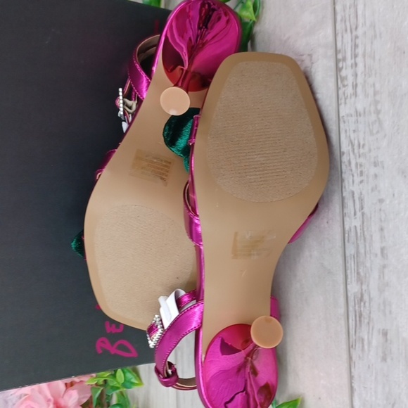 Betsey Johnson Carlos Fuchsia Heel NIB - Picture 8 of 11